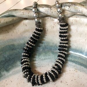 ☀️ Silver and Black Beaded 18” Necklace